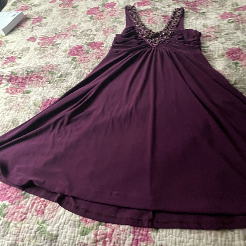 Party dress in eggplant nylon. Flattering fit. Size 6-8.